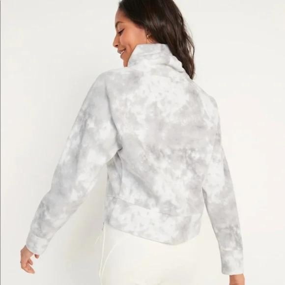 Old Navy Funnel-Neck Cropped Microfleece Sweatshirt for Women - Picture 2 of 3